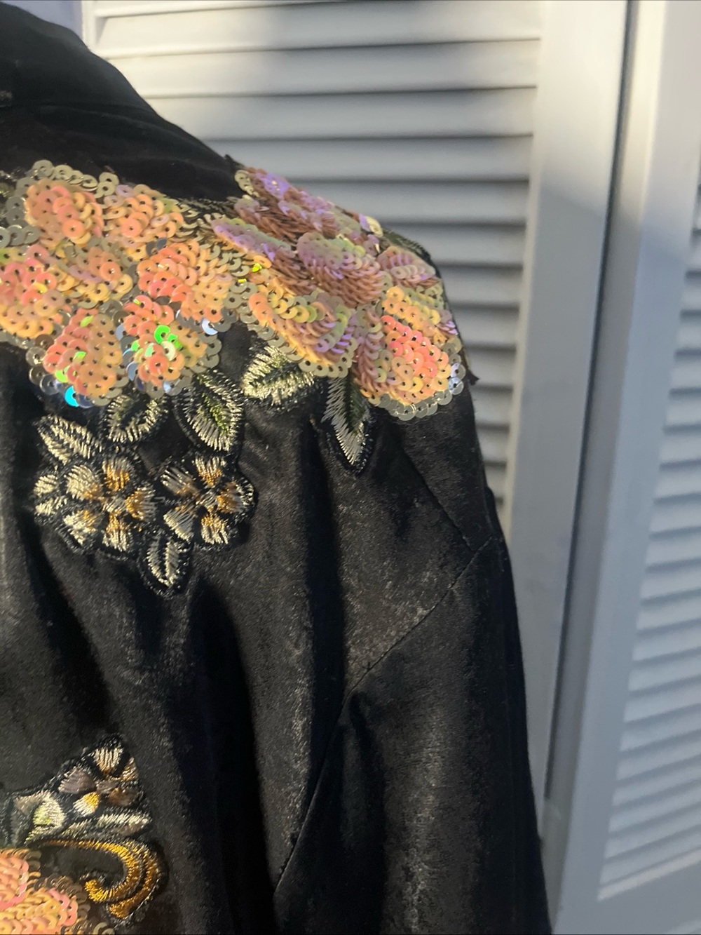 Nichole Lynel Black Satin Floral-Embroidered Robe Sz S - Picture 7 of 10